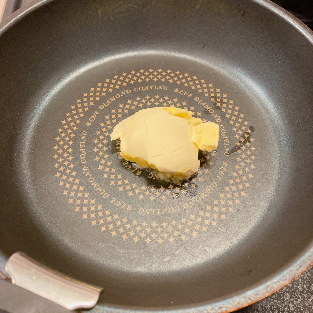 バターが入っているフライパン